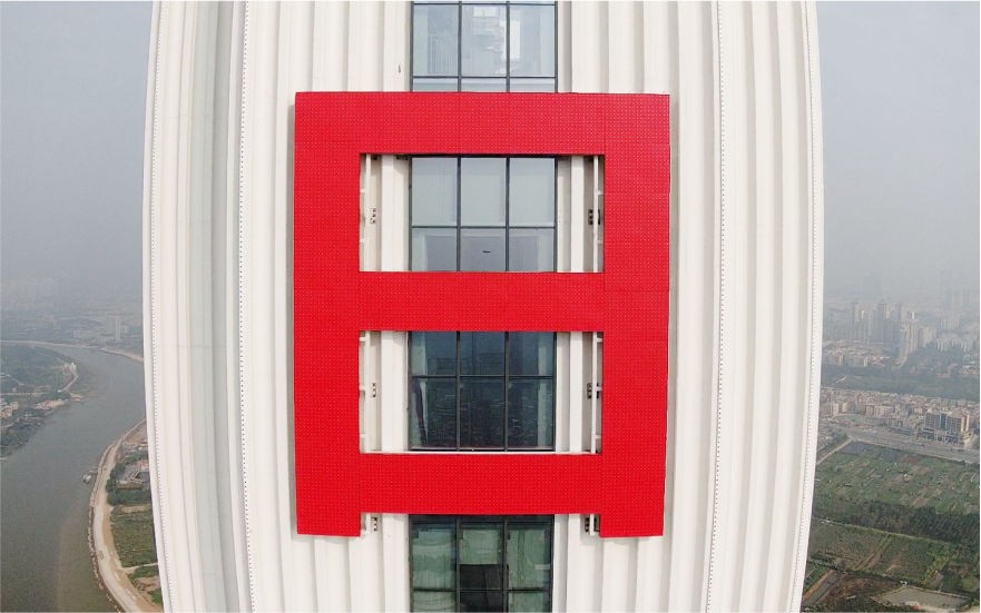 廣州日立電梯塔丨樓體發(fā)光字工程現場(chǎng)圖二
