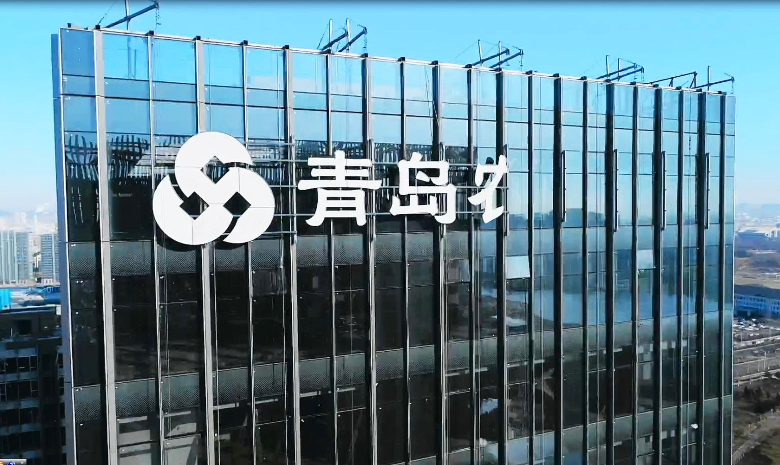 青島農商銀行大廈丨幕墻發(fā)光字工程現場(chǎng)圖三