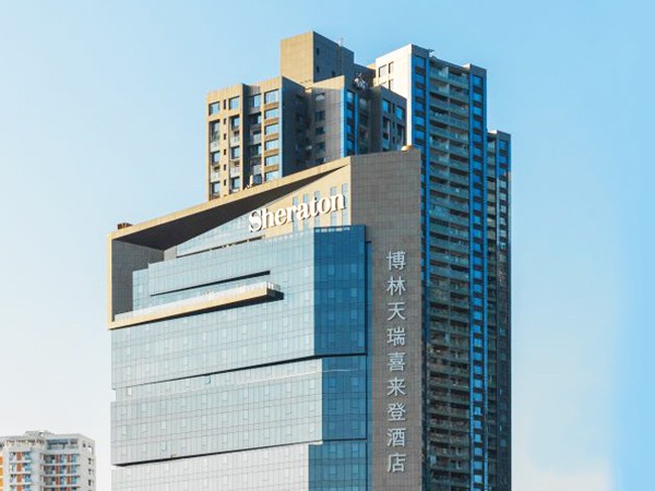 深圳博林天瑞喜來(lái)登酒店大廈丨幕墻發(fā)光字工程現場(chǎng)圖一