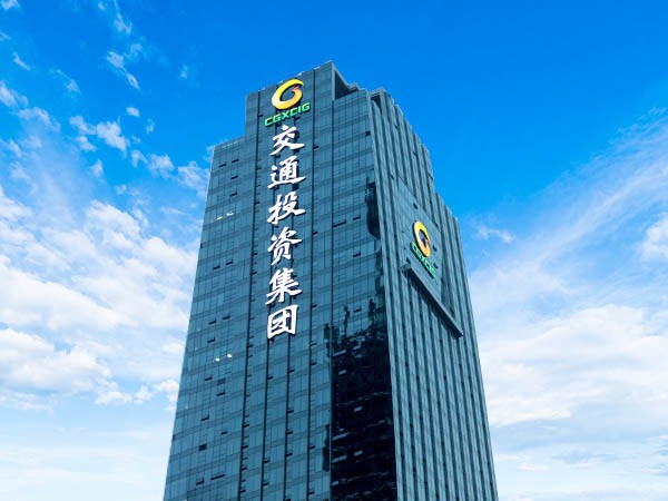 高空樓體發(fā)光字制作廠(chǎng)家怎么選？