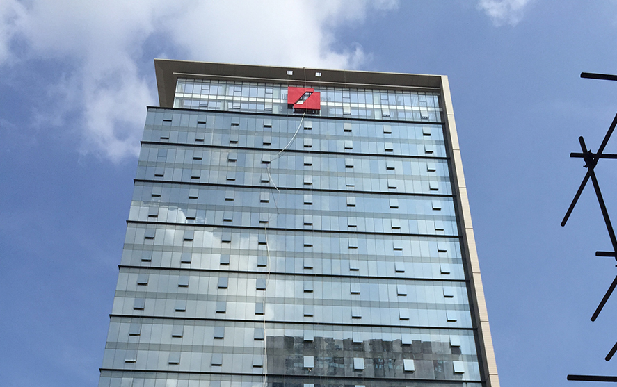 中海信樓體外墻LED點(diǎn)陣發(fā)光字工程