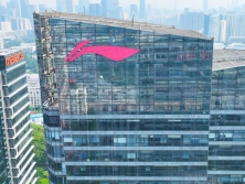 100米高樓體發(fā)光字貴嗎？